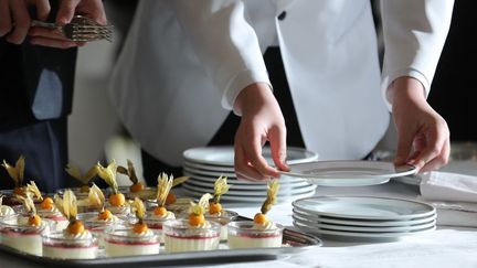 Service dans une école hôtelière, photo d'illustration. (BRUNO FAHY / BELGA MAG)