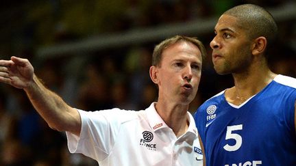 Collet conseille Batum (France) à l'Euro (PATRICK HERTZOG / AFP)