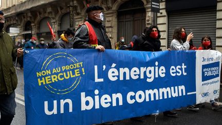 1er mai 2021. Fête du travail à Toulouse.&nbsp;Une bannière déployée disant : "Non au projet HERCULE". (Illustration) (ALAIN PITTON / NURPHOTO / AFP)