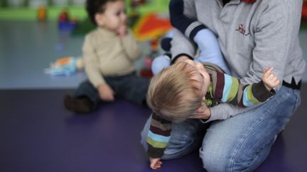 Une crèche en entreprise en Alsace, en 2010. (SEBASTIEN BOZON / AFP)