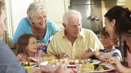 Un Fran&ccedil;ais sur quatre est grand-parent, selon une &eacute;tude de l'Insee publi&eacute;e le 23 octobre 2013. (MARK BOWDEN / E+ / GETTY IMAGES)