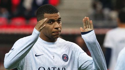 Kylian Mbappé à l'échauffement avant le match Reims-PSG, le 8 octobre 2022.&nbsp; (FRANCOIS NASCIMBENI / AFP)