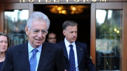 L'ex-commissaire europ&eacute;en Mario Monti quitte son h&ocirc;tel, le 13 novembre 2011 &agrave; Rome. (GABRIEL BOUYS / AFP PHOTO)