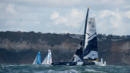 Sébastien Josse et Thomas Rouxel font la course en tête.