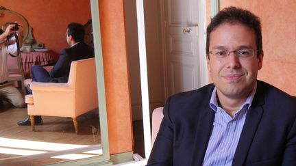 Leonardo Garcia Alarcon dans sa loge à l'Opéra Garnier début septembre 2016.
 (Lorenzo Ciavarini Azzi/Culturebox)