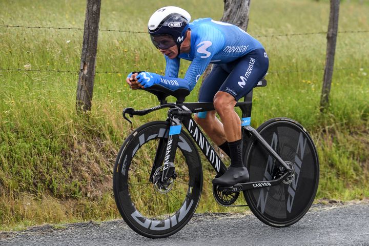 Miguel Angel Lopez (Movistar) lors du dernier Critérium du Dauphiné, le 2 juin 2021. (ALAIN JOCARD / AFP)