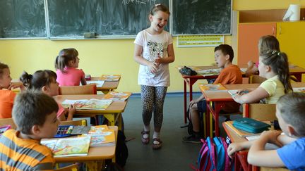 Une salle de classe en Pologne. (JANEK SKARZYNSKI / AFP)