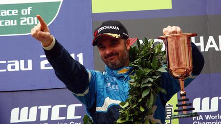 Yvan Muller (Chevrolet) sur la plus haute marche du podium en WTCC