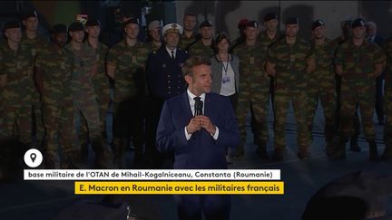 Emmanuel Macron sur la base militaire de l'Otan, à Constanta (Roumanie), le 14 juin 2022. (FRANCEINFO)