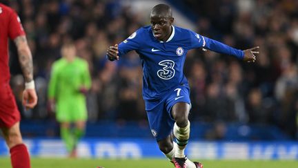 N'Golo Kanté sous les couleurs de Chelsea face à Liverpool le 4 avril 2023, en Premier League. (GLYN KIRK / AFP)