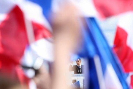 Nicolas Sarkozy à la fin de son discours du 1er mai 2012. (AFP - Loic Venance)