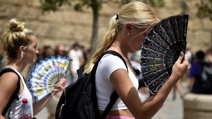 A Séville, en Espagne, pendant la première vague de chaleur de l'année, le 13 juin 2022. (CRISTINA QUICLER / AFP)