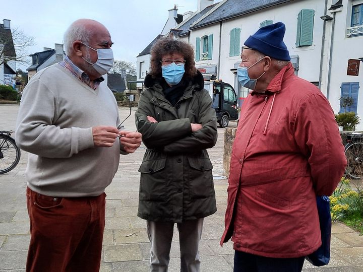 Philippe Le Bérigot (à gauche), maire de l'Ile-aux-Moines. (BENJAMIN  ILLY / RADIOFRANCE)