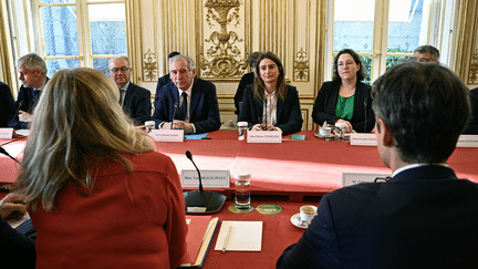 François Bayrou a invité les représentants des partis, hors RN et LFI, à Matignon, jeudi 19 décembre. (JULIEN DE ROSA / POOL/EPA/MaxPPP)