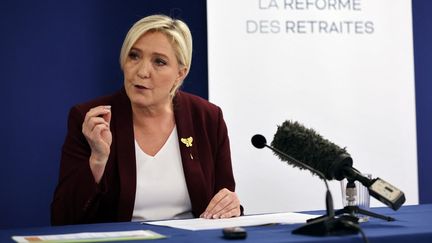 Marine Le Pen, le 17 février 2022, à Paris. (THOMAS SAMSON / AFP)