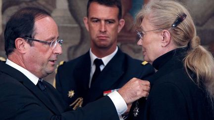 François Hollande décore Margaret Menegoz, le 14/10/2012
 (CHRISTOPHE ENA. AFP)