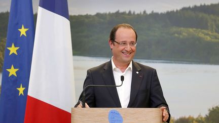 Fran&ccedil;ois Hollande devant la presse &agrave; Enniskillen (Irlande du Nord), le 18 juin 2013. (ANDREW WINNING / AP / SIPA)