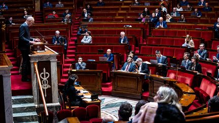 Le ministre de l'Industrie Roland Lescure s'exprime devant les députés à l'Assemblée nationale, le 9 février 2023. (AMAURY CORNU / HANS LUCAS / AFP)