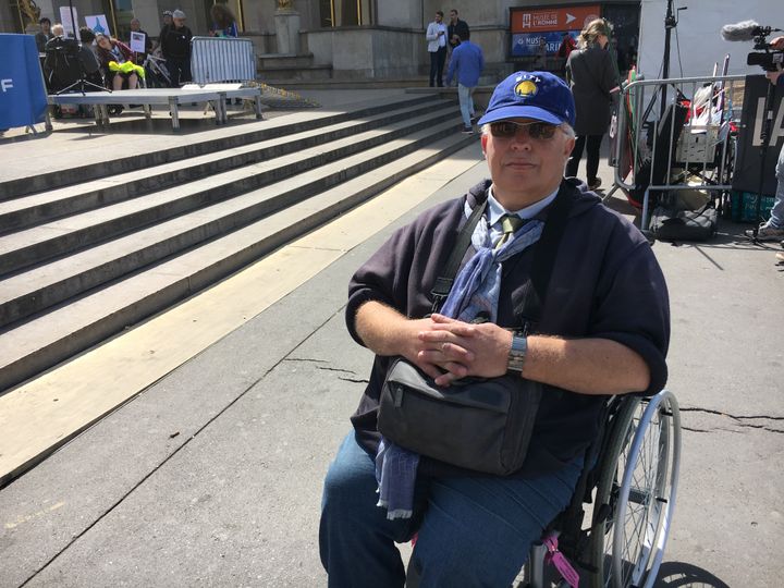 Claude Boulanger, à la tête de l'Association des paralysés de France en Ile-de-France, place du Trocadéro à Paris, le 11 avril 2017. (CAROLE BELINGARD / FRANCEINFO)