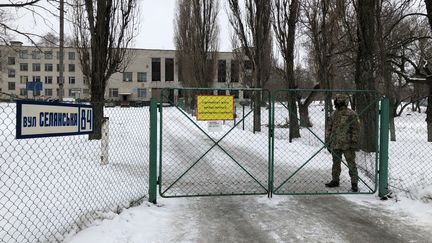 L'entrée de la Brigade territoriale de défense de Kharkiv (Ukraine), le 2 février 2022.&nbsp; (RAPHAEL GODET / FRANCEINFO)