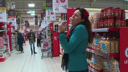 Une chanteuse lyrique dans un supermarché de Haute-Garonne. (CAPTURE ECRAN FRANCE 3)