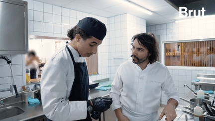 La prison des Baumettes à Marseille est la seule de France à disposer d’un restaurant ouvert au public. Dans les cuisines, les détenus travaillent comme commis. Une manière pour eux de découvrir un métier et de préparer leur réinsertion.