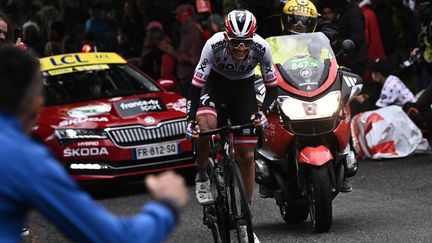 Patrick Konrad décroche sa première victoire sur le Tour de France après un numéro en solitaire ! Présent dans l'échappée du jour, l'Autrichien s'est montré le plus fort et s'est envolé dans le col de Portet-d'Aspet. A l'attaque, David Gaudu n'a pas réussi à revenir sur le vainqueur du jour et doit se contenter de la 9eme place. Pas de changement en ce qui concerne le Top 10 du général.