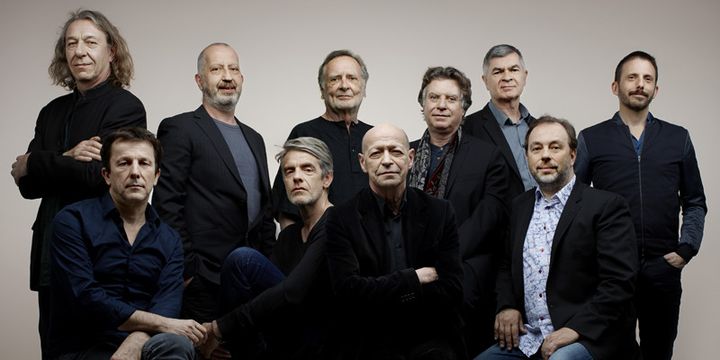 Les chefs historiques de l'ONJ. De gauche à droite debout : Claude Barthélemy, Denis Badault, François Jeanneau, Paolo Damiani, Laurent Cugny, Olivier Benoit. Assis : Franck Tortiller, Daniel Yvinec, Didier Levallet, Antoine Hervé.
 (Denis Rouvre)