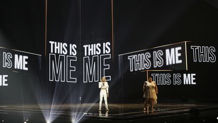 Le 17 mai 2019, le chanteur français Bilal Hassani interprète&nbsp;sa chanson "Roi", qui mêle le français et l'anglais, lors de la finale de l'Eurovision à tel Aviv. (ILIA YEFIMOVICH / DPA)