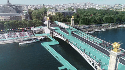 Vendredi 4 août, les épreuves tests de natation dans la Seine ont été repoussées en raison de la pollution de l’eau. À un an des Jeux, ce report pose question. (franceinfo)