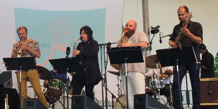 Fabrice Martinez (trompette), Géraldine Laurent (saxophone), Thomas de Pourquery (saxophone), Manu Codjia (guitare), sur la scène de l'espace Delta.
 (Annie Yanbékian / Culturebox)