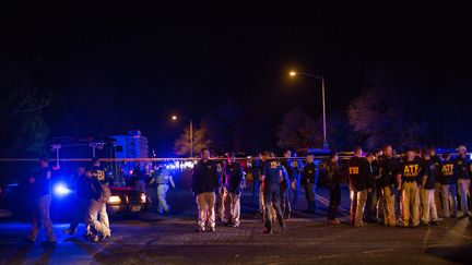 La police sécurise les lieux d'une explosion, le 18 mars 2018 à Austin (Texas, Etats-Unis). (TAMIR KALIFA / REUTERS)