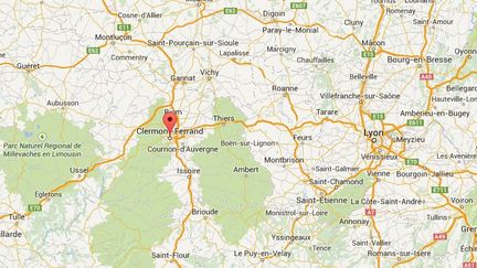 Un homme de 57 ans est d&eacute;c&eacute;d&eacute;, samedi 25 octobre 2014, &agrave; la suite d'une absorption massive d&rsquo;alcool dans un bar de Clermont-Ferrand (Puy-de-D&ocirc;me). ( GOOGLE MAPS / FRANCETV INFO )