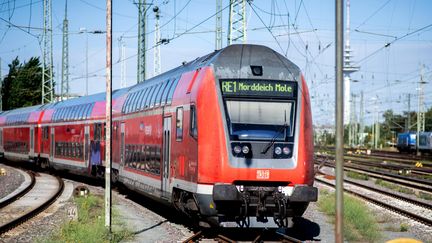 Un train régional de la&nbsp;Deutsche Bahn.&nbsp; (HAUKE-CHRISTIAN DITTRICH / MAXPPP)