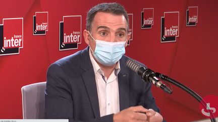 Éric Piolle, le maire EELV de Grenoble,&nbsp;sur France Inter le 13 octobre. (FRANCEINTER / RADIOFRANCE)