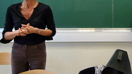 Un enseignant du lyc&eacute;e Saint-Stanislas de Nantes (Loire-Atlantique) doit revenir&nbsp;devant ses &eacute;l&egrave;ves avec sa nouvelle identit&eacute; de femme, le 4 septembre 2012. (MYCHELE DANIAU / AFP)