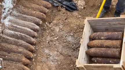 Les obus datant de la Première Guerre mondiale découverts à Levergies dans l'Aisne. (Clément Jean-Pierre / FTV)