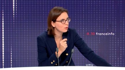 Amélie de Montchalin,&nbsp;ministre de la Transformation et de la Fonction publiques, était l'invitée du&nbsp;"8h30 franceinfo", samedi 4 décembre. Elle répondait aux questions d'Ersin Leibowitch et de Myriam Encaoua.&nbsp;
 (FRANCEINFO / RADIOFRANCE)