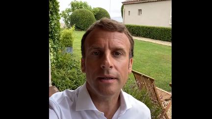 Emmanuel Macron dans une vidéo publiée sur son compte Instagram le 5 août 2021. (CAPTURE D'ECRAN INSTAGRAM / EMMANUEL MACRON)