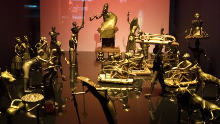 Au musée parisien du Quai Branly, des statues représentant la "cérémonie Ato" du Royaume du Dahomey (actuel Bénin), vers 1934 (juin 2018)
 (Gérard Julien / AFP)