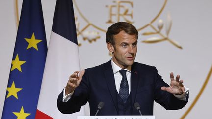 Emmanuel Macron à l'Elysée le 20 octobre 2021. (LUDOVIC MARIN / POOL)