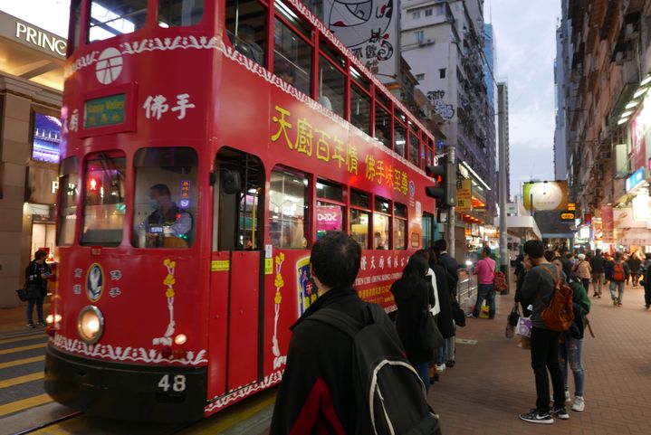 L'antique tramway de Hong Kong continue de transporter ses voyageurs le long de l'Est à l'Ouest de la baie (Photo EMMANUEL LANGLOIS)