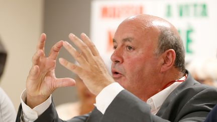 Leo Battesti donne une conférence de presse avec d'autres membres du collectif anti-mafi "Maffia nò, a vita iè", Ajaccio, le 25 septembre 2019.&nbsp; (PASCAL POCHARD-CASABIANCA / AFP)