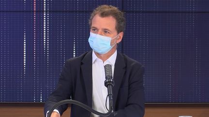 Rémi Salomon,&nbsp;chef de service à l'hôpital Necker et&nbsp;président de la Commission médicale d'établissement de l’AP-HP était l'invité du "8h30 franceinfo", jeudi 29 juillet 2021. Il répondait aux questions de Marie Bernardeau et Jean-Jérôme Bertholus. (FRANCEINFO / RADIOFRANCE)