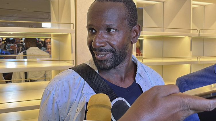 French journalist Olivier Dubois, at Niamey airport, Niger, on March 20, 2023, after his release.  (SOULEYMAN AG ANARA / AFP)