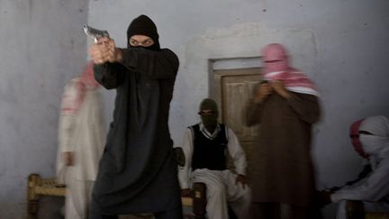 Entra&icirc;nement d'un groupe de nouveaux combattants islamistes, &agrave; Mattani (Pakistan), le 22 d&eacute;cembre 2009. (VERONIQUE DE VIGUERIE / GETTY IMAGES)