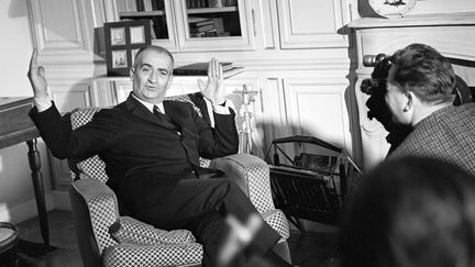 L'acteur Louis de Funès, chez lui, lors d'une interview pour le journal télévisé, le 3 décembre 1965. (AIM? DARTUS / INA)