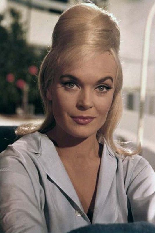  Honor Blackman dans 'Goldfinger" de Guy Hamilton
 (United Artists)