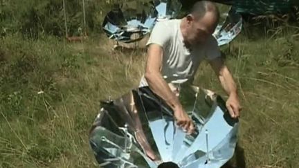 L'invention d'Alain Bivas, un four solaire entièrement fait à la main et en France, a fait le tour de monde.&nbsp;
 (CAPTURE ECRAN FRANCE 2)