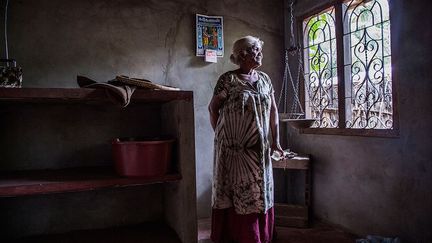 La photographe documentaire, qui vit à Singapour, offre une réflexion sur le temps qui passe et avec lui l’espoir qui s’amoindrit de retrouver les traces des 20.000 Tamouls disparus pendant la guerre civile au Sri Lanka. Ce conflit (1983-2009) a fait entre 80.000 et 100.000 morts.  (Amrita Chandradas)